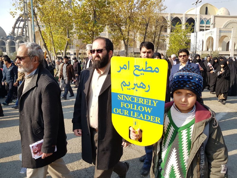 نمازگزاران با سر دادن شعارهایی اغتشاشات اخیر را محکوم کردند+ تصاویر